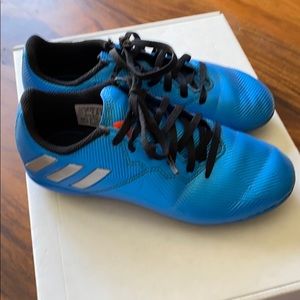 Adidas soccer cleats sz 1.5